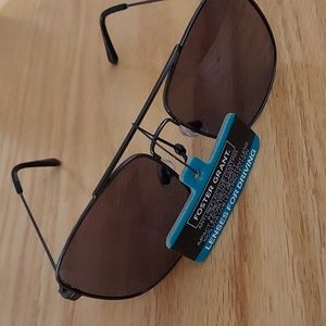 NWT, Foster Grant men's sunglasses